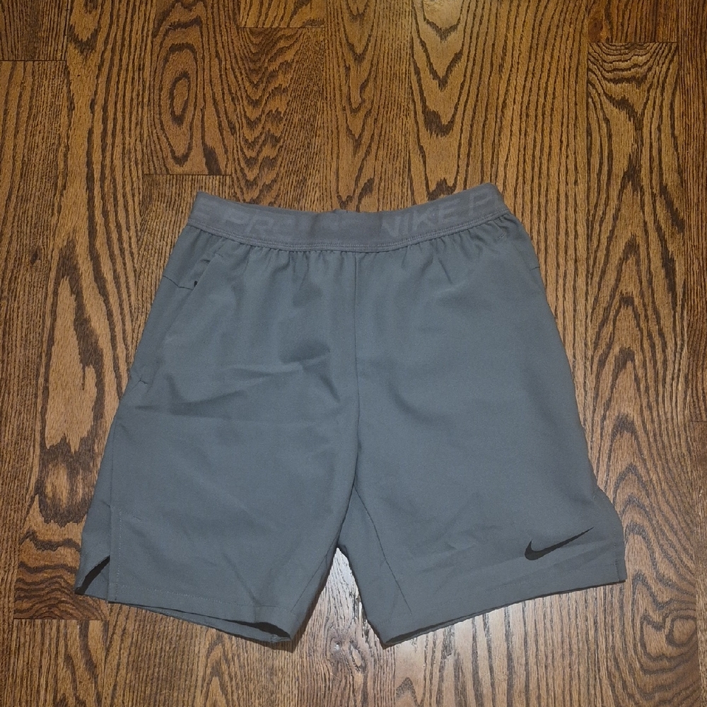 Nike Men's Gray Shorts